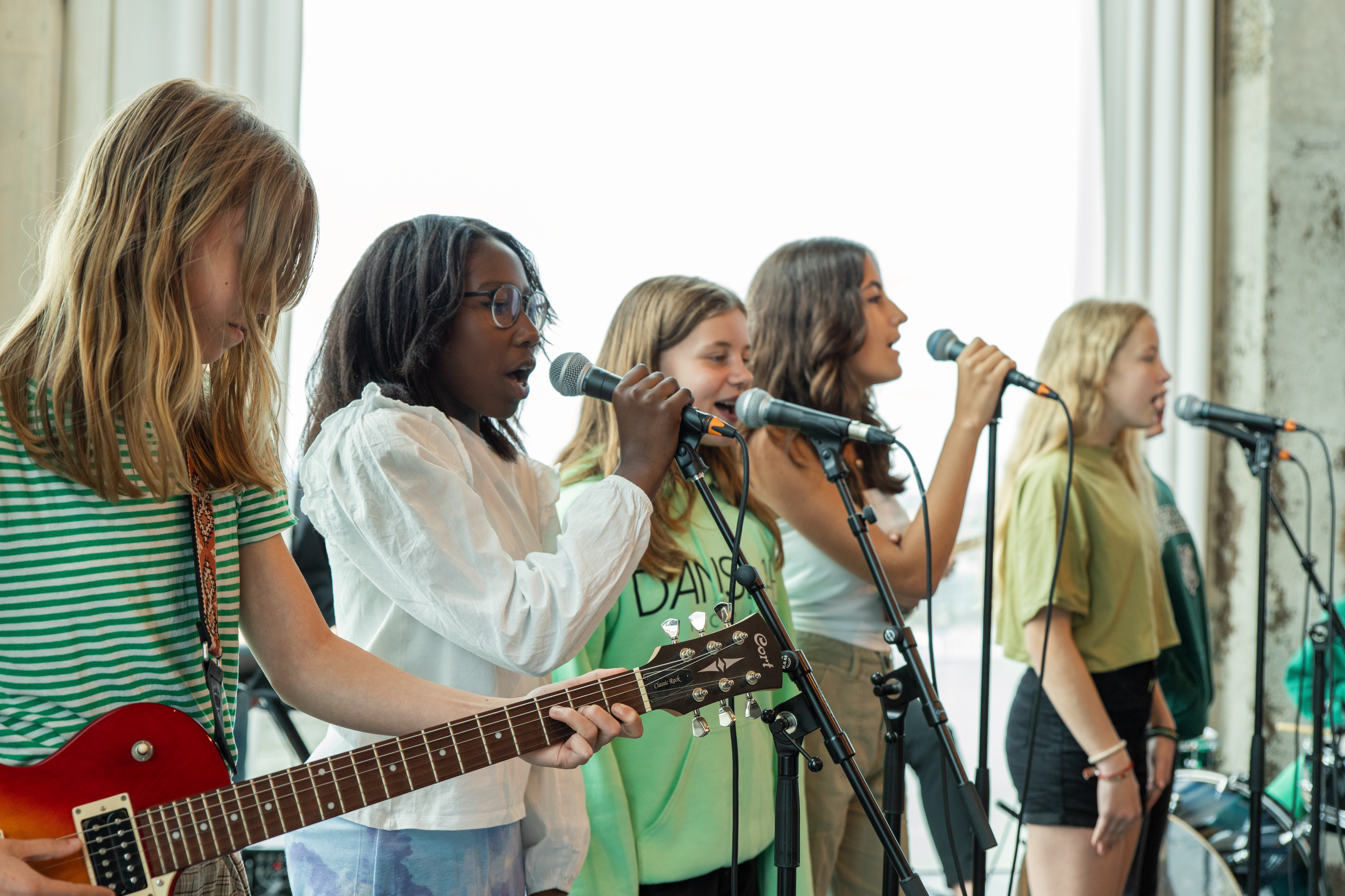 Eindconcert met vijf zingende kinderen - A'DAM Music School - fotograaf Joan Victoria Foutty