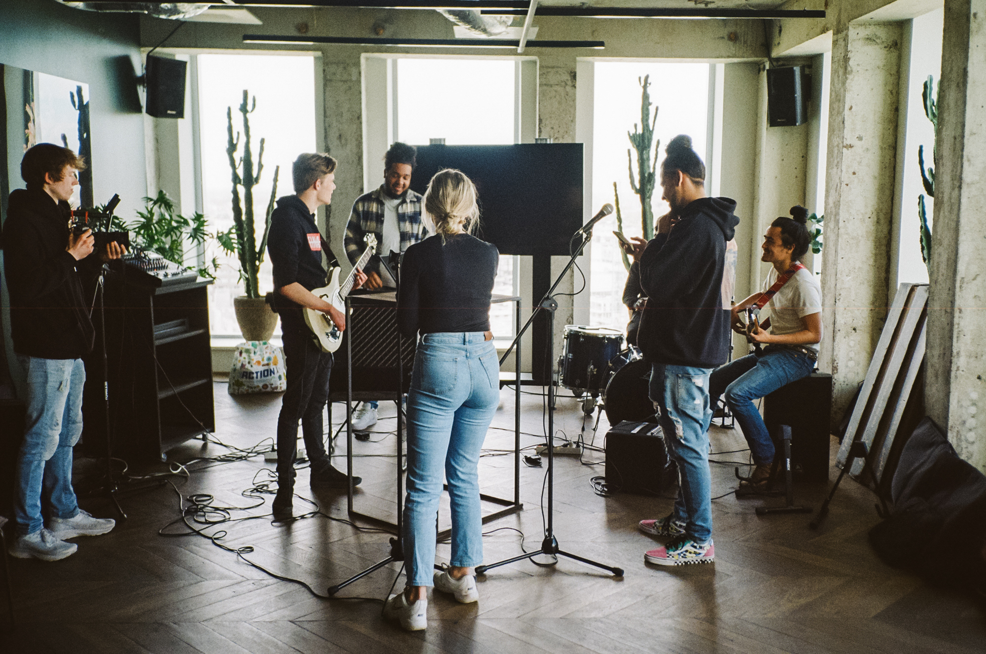 repetitie groep jongeren bij de A'DAM Music School - fotograaf Arno Stevens