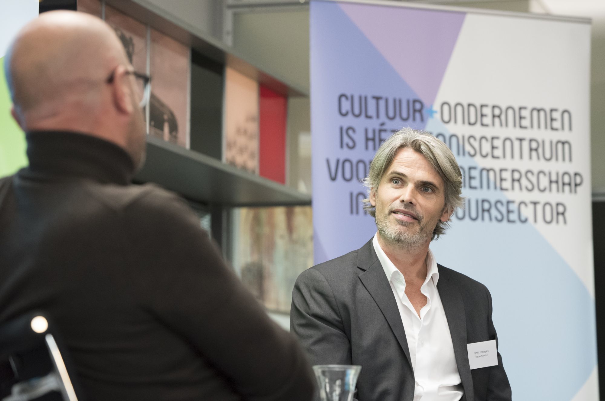 Boris Franssen in gesprek tijdens een Strategie in Beeld bijeenkomst