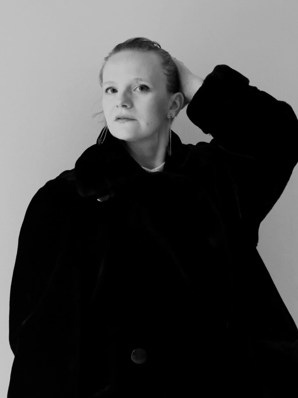 Zwart-wit portretfoto van Carina Hesper