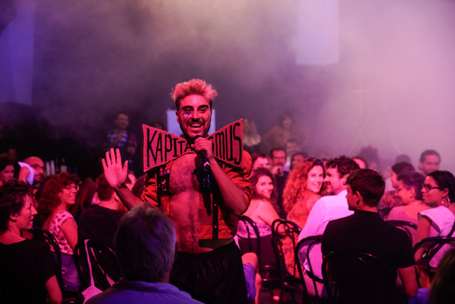 Club Gewalt_Kapitalismus_Biënnale Venetië_fotograaf Andrea Avezzù