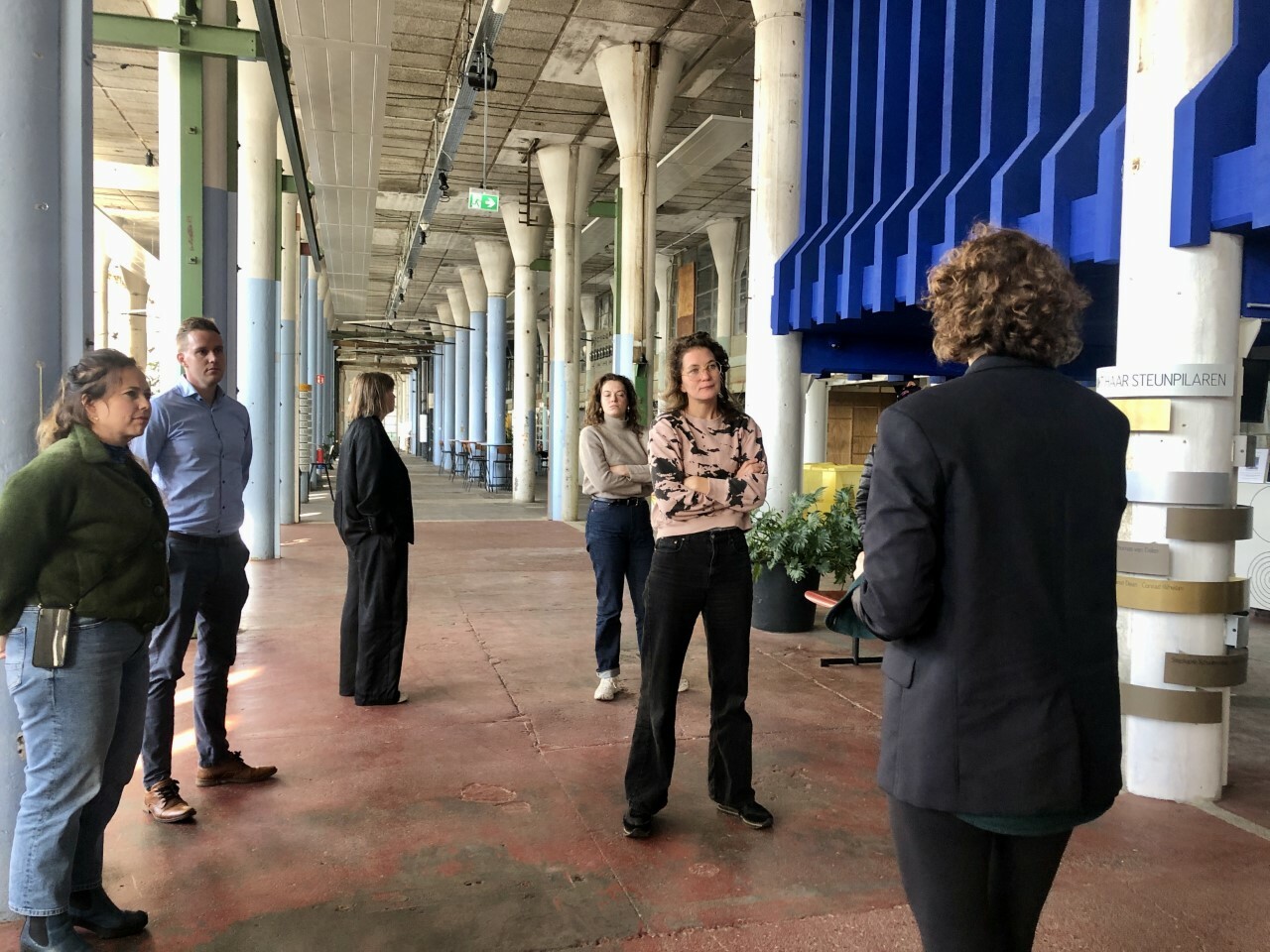 Deelnemers programma Slagkracht tijdens hun bezoek aan Het HEM