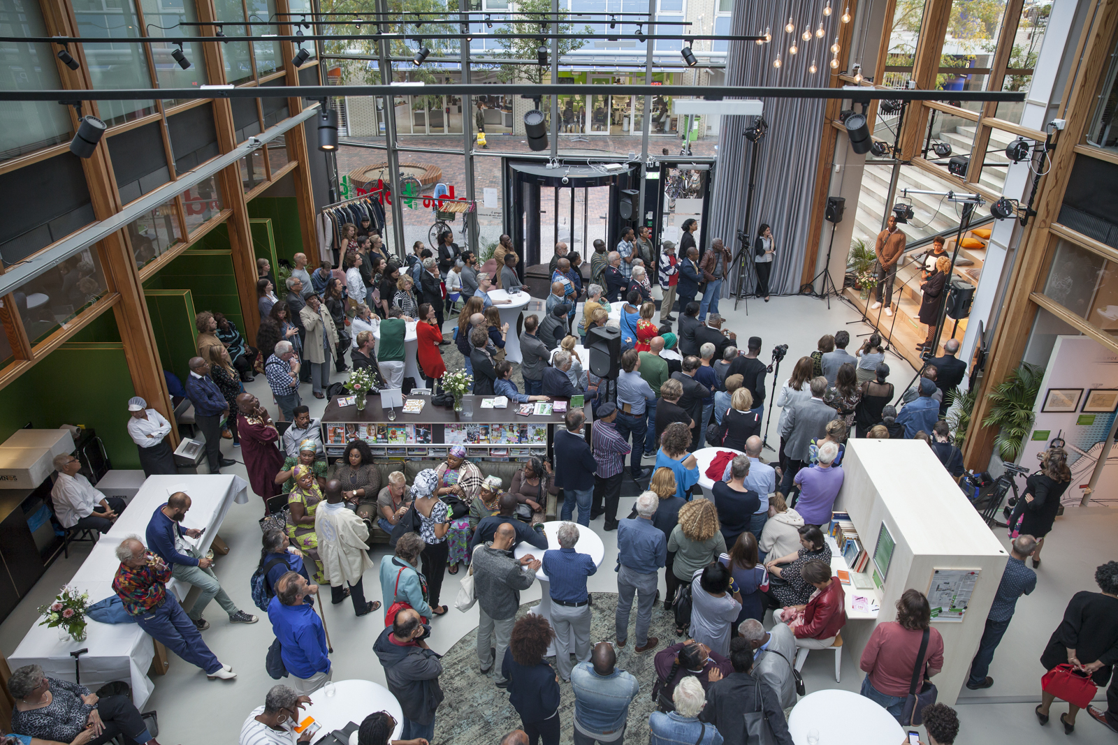 vogelperspectief - Imagine IC - Opening tentoonstelling - Herdenken op gevoel © Les Adu 2017-35