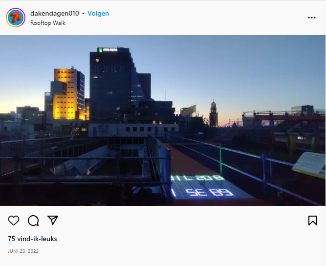 screenshot Instagram post Rotterdamse Dakendagen, Rotterdamse daken en skyscraper skyline bij schemerlicht