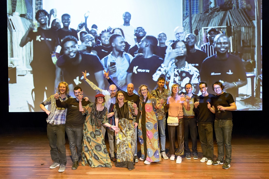 Groepsfoto na de première in ITA. Nigeriaans en Nederlands team samen
