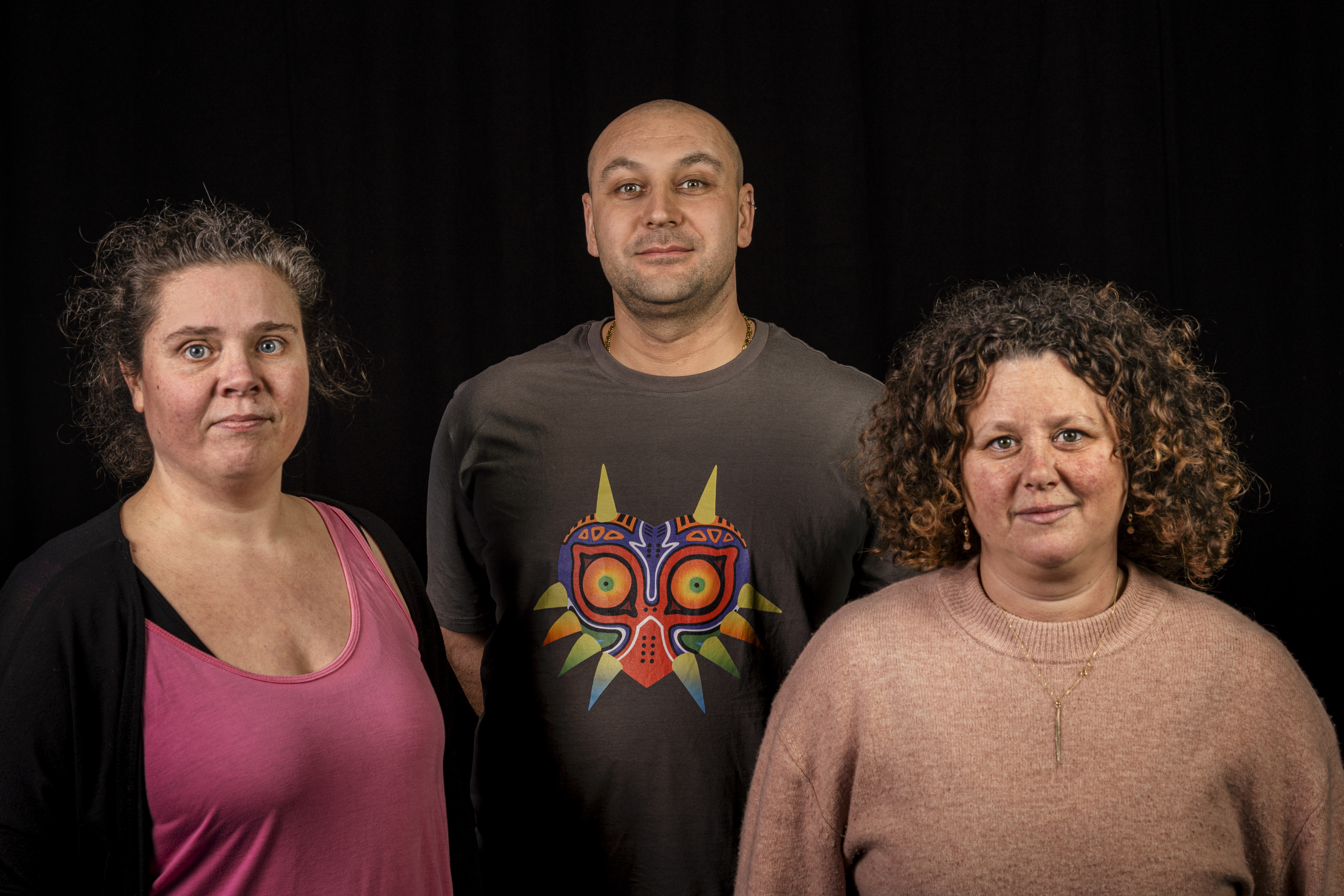 Groepsfoto met van links naar rechts Hanneke Meijers, Cahit Metin en Rosa Boon